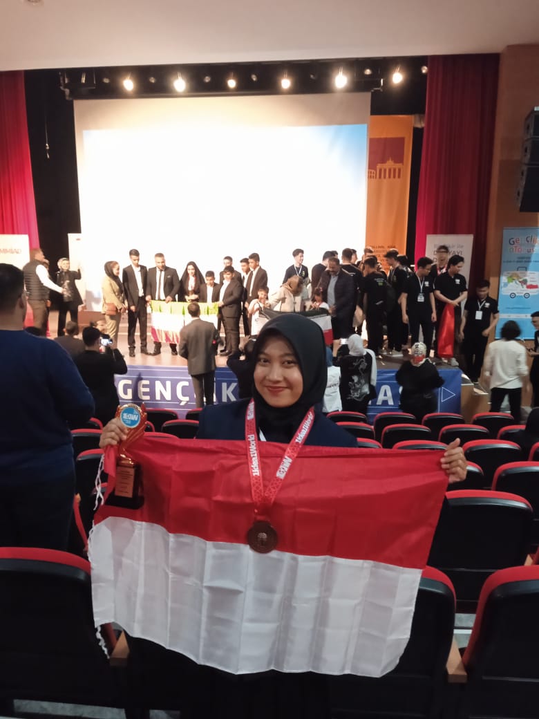 Meinita Istantiani Mahasiswa S2 Pendidikan Bahasa Jawa UNY Berprestasi di Kancah International